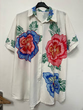 Load image into Gallery viewer, Plus size shirts size 16-24
